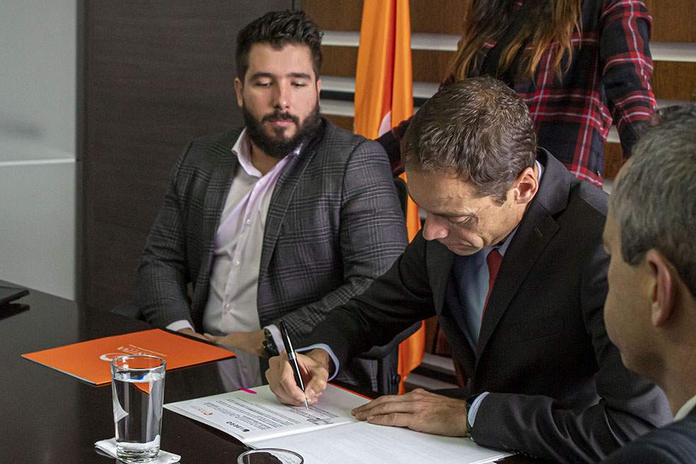 imagen-1-noticia-ibero-y-positiva-sellan-alianza