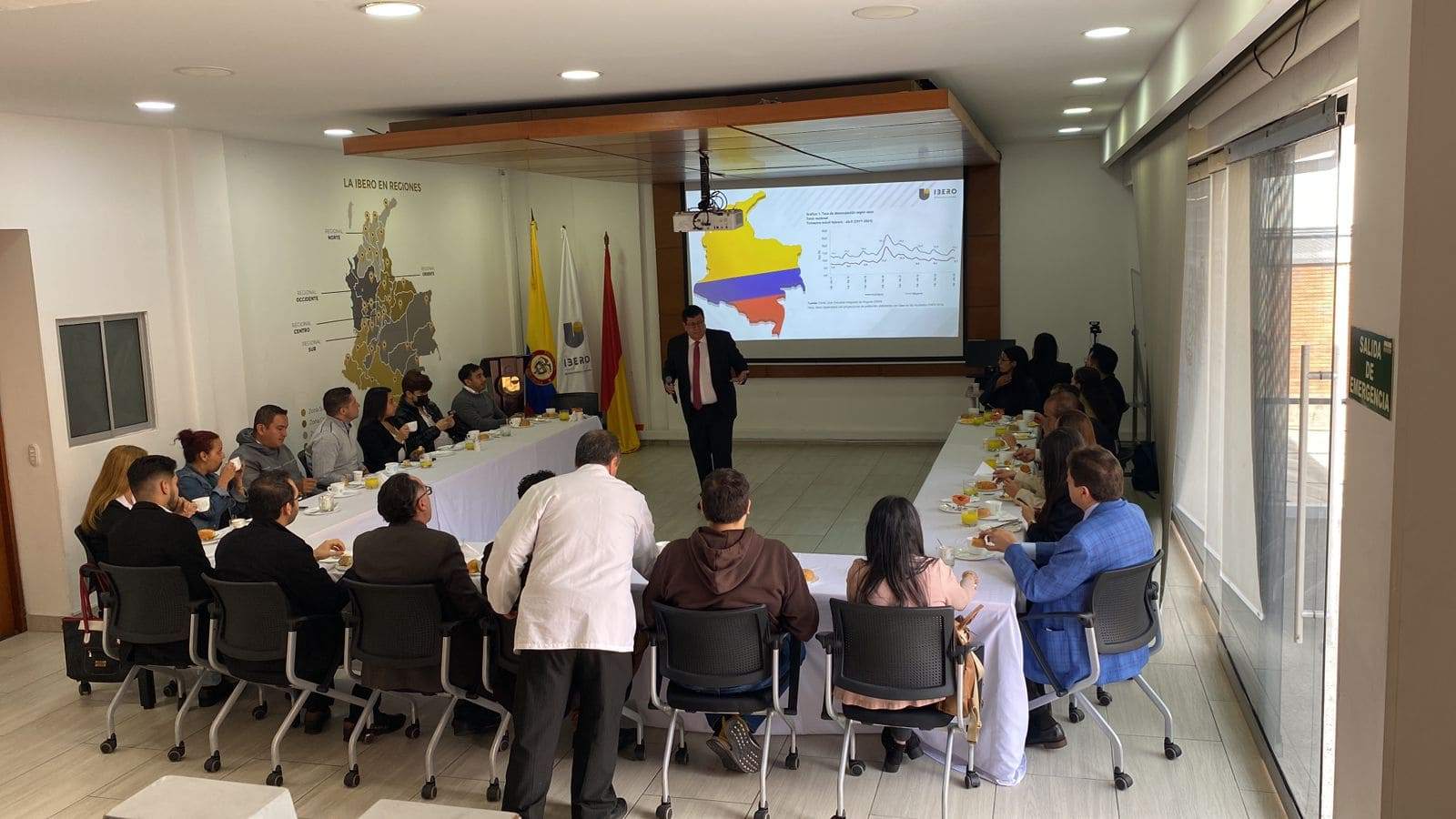 imagen1-noticia-desayuno-con-egresados-y-empresarios-ibero