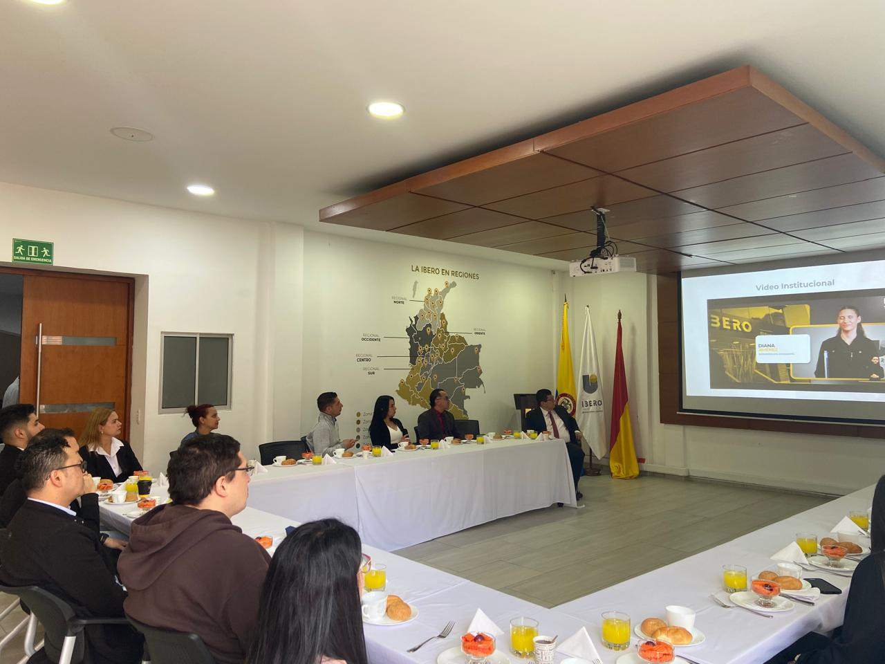 imagen2-noticia-desayuno-con-egresados-y-empresarios-ibero